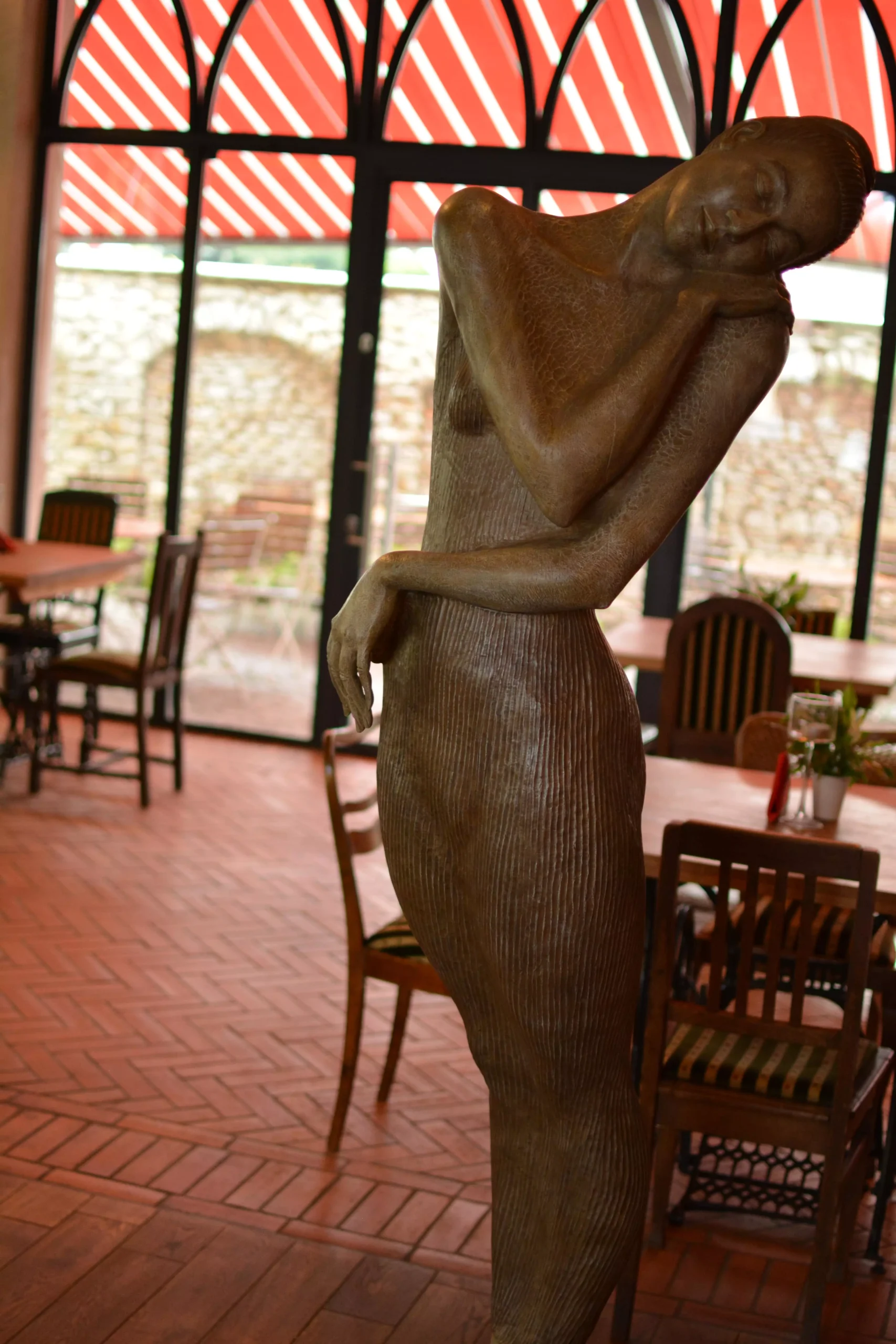 Rzeźba Małgorzaty Chodakowskiej "Bella Figura" w Poddębicach