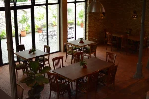 Widook na sale restauracji z góry