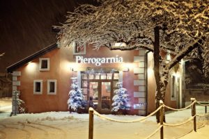 Wejściee główne do Pierogarni w Poddębicach zimą